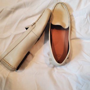 UGG Women’s Flores Leather Driving Loafer Off White